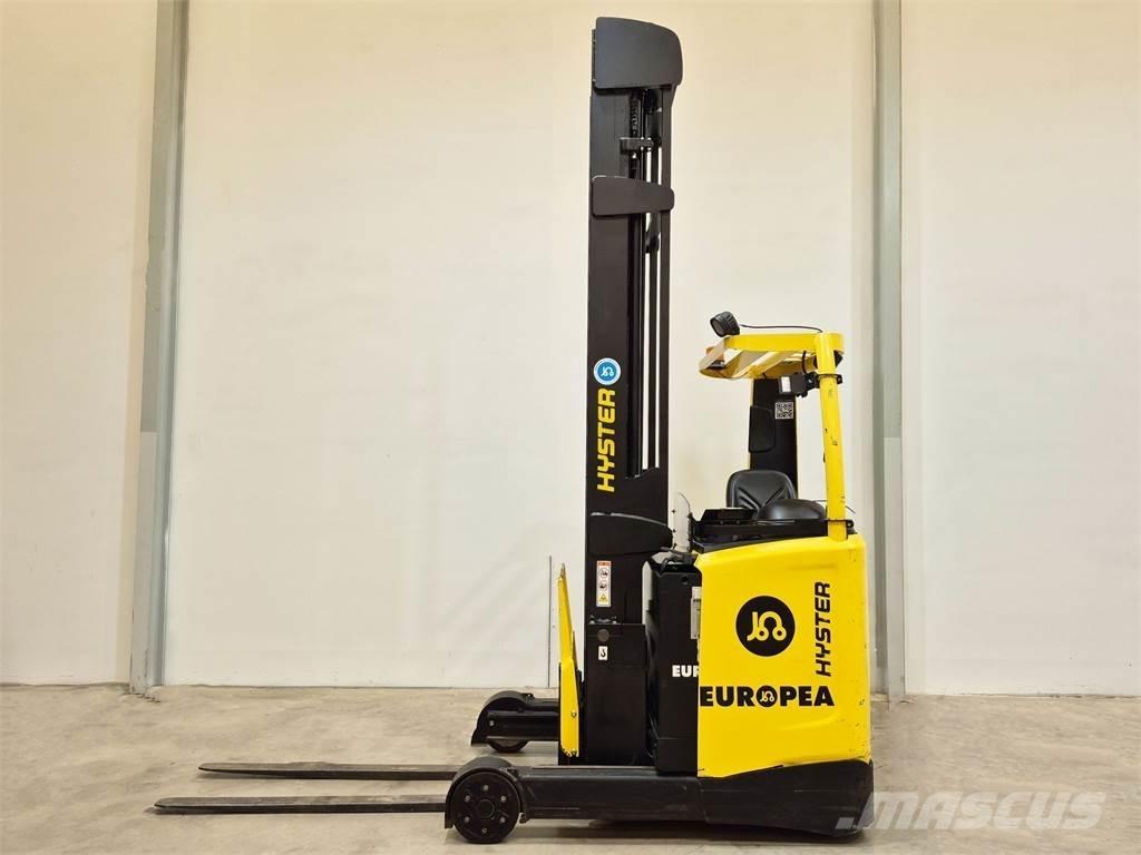 Hyster R1 6 HD Reach trucks