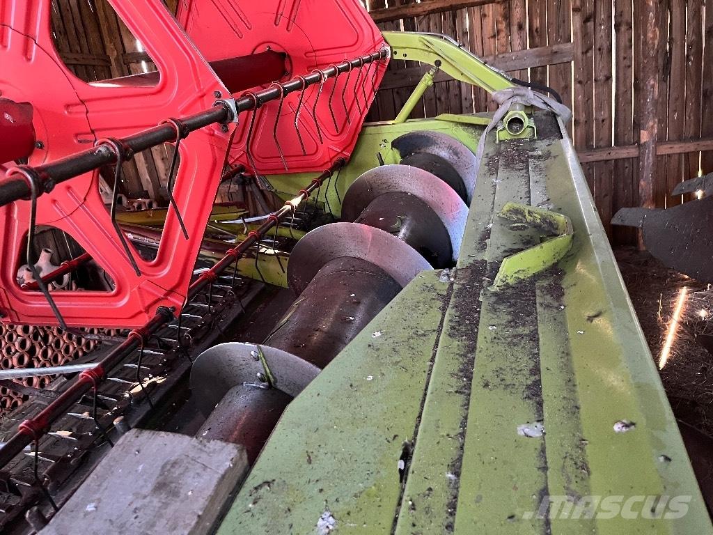 CLAAS Medion 310 Combine Harvesters