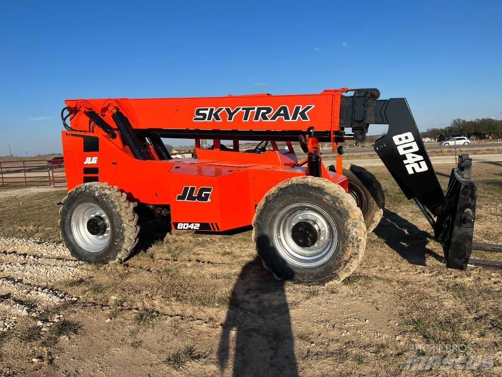 SkyTrak 8042 Telescopic Handlers