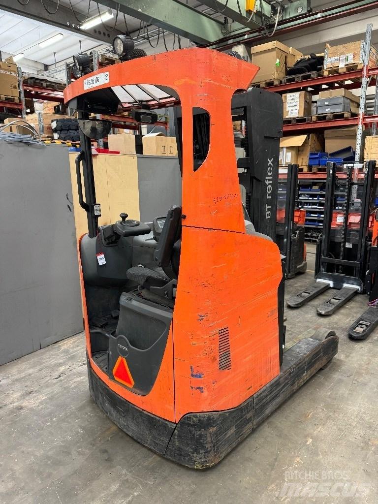 Toyota RRE200H Reach trucks