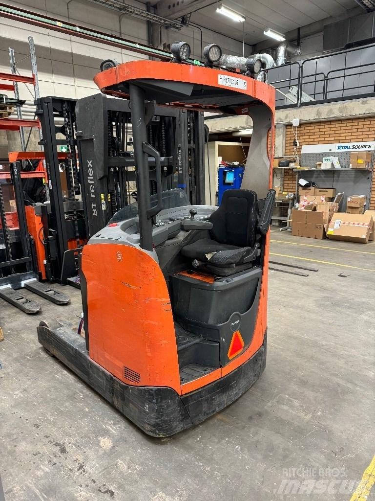 Toyota RRE200H Reach trucks
