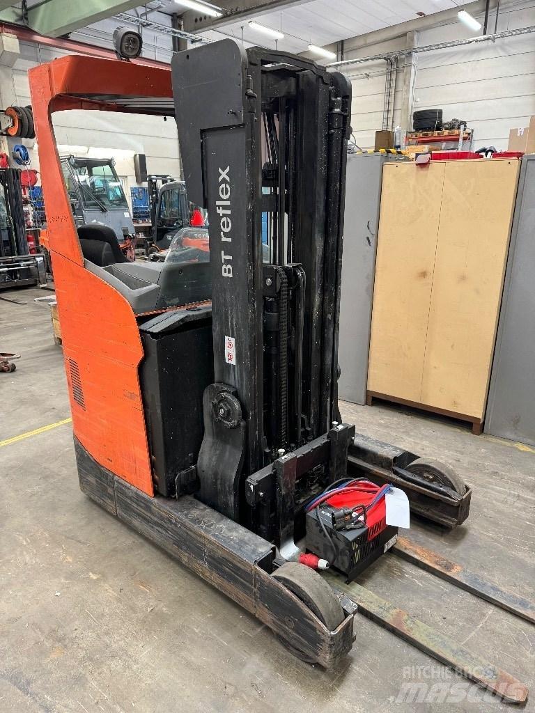 Toyota RRE200H Reach trucks