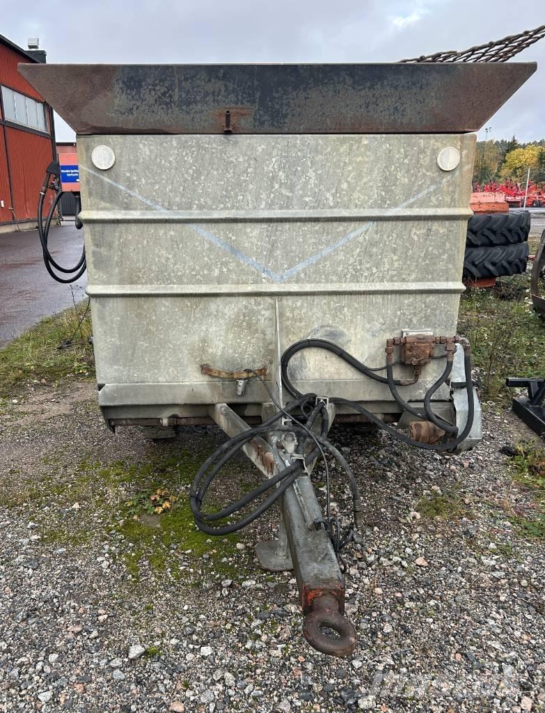 Salo 1600 Sand And Salt Spreaders