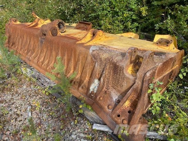 Komatsu D 155 AX Blades