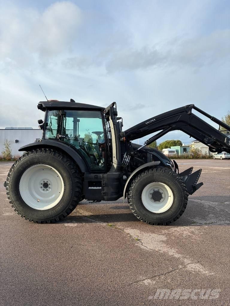 Valtra G135A Tractors