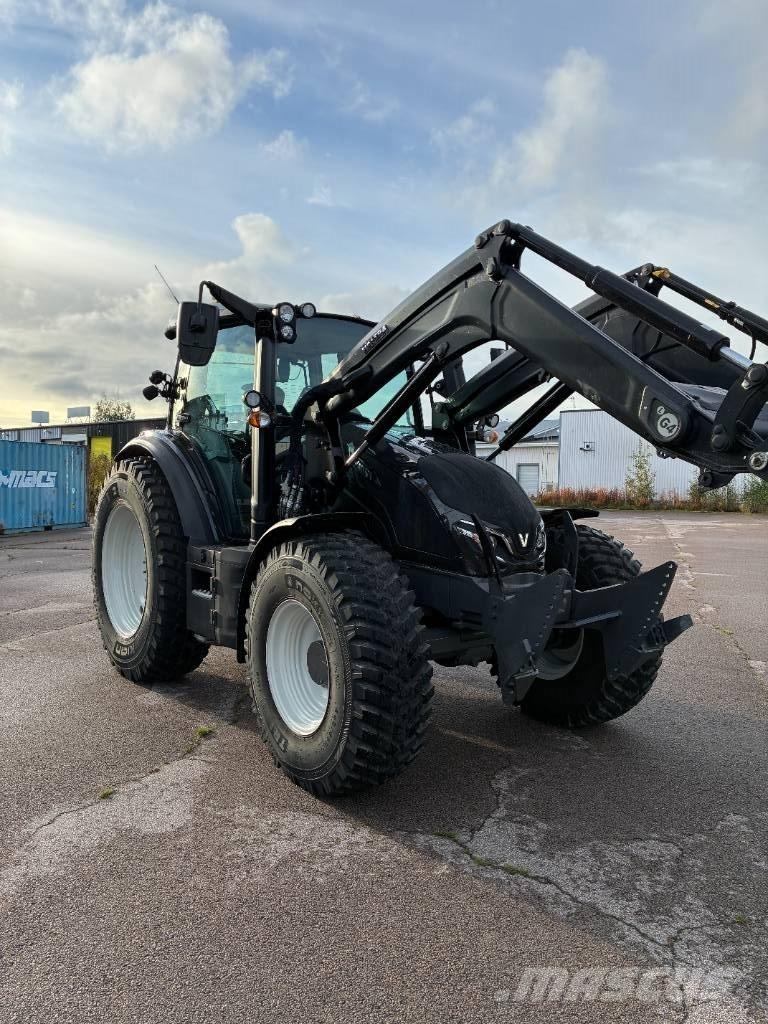 Valtra G135A Tractors