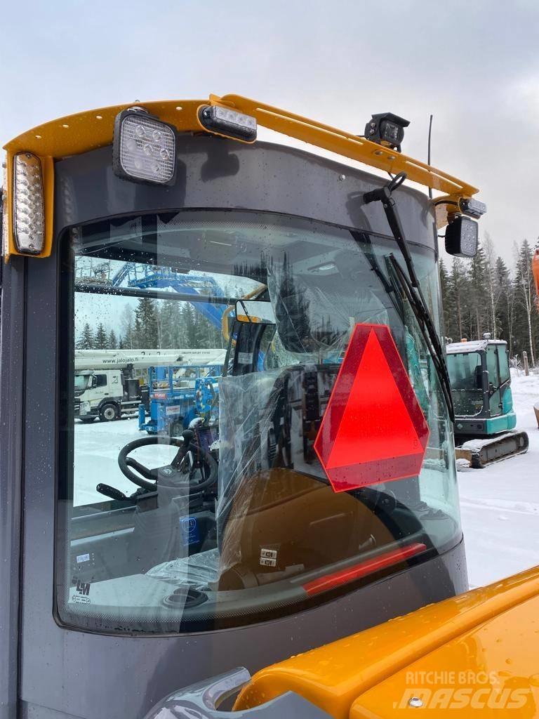 LM Trac 587 Utility Machines