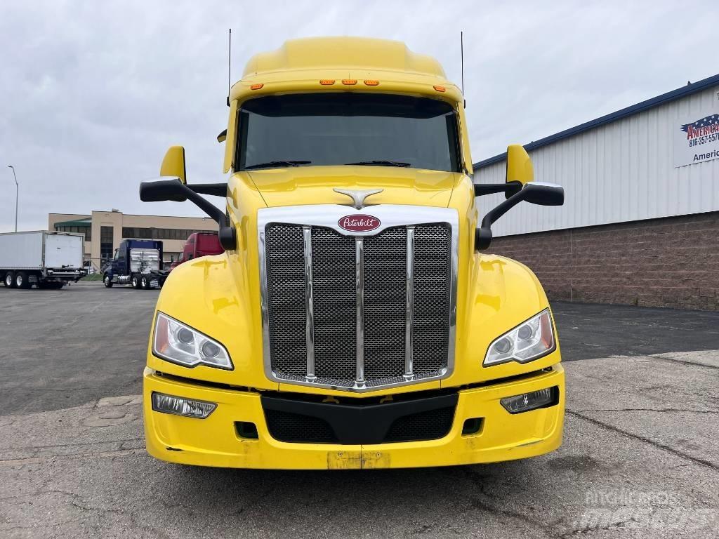 Peterbilt 579 Conventional Trucks / Tractor Trucks