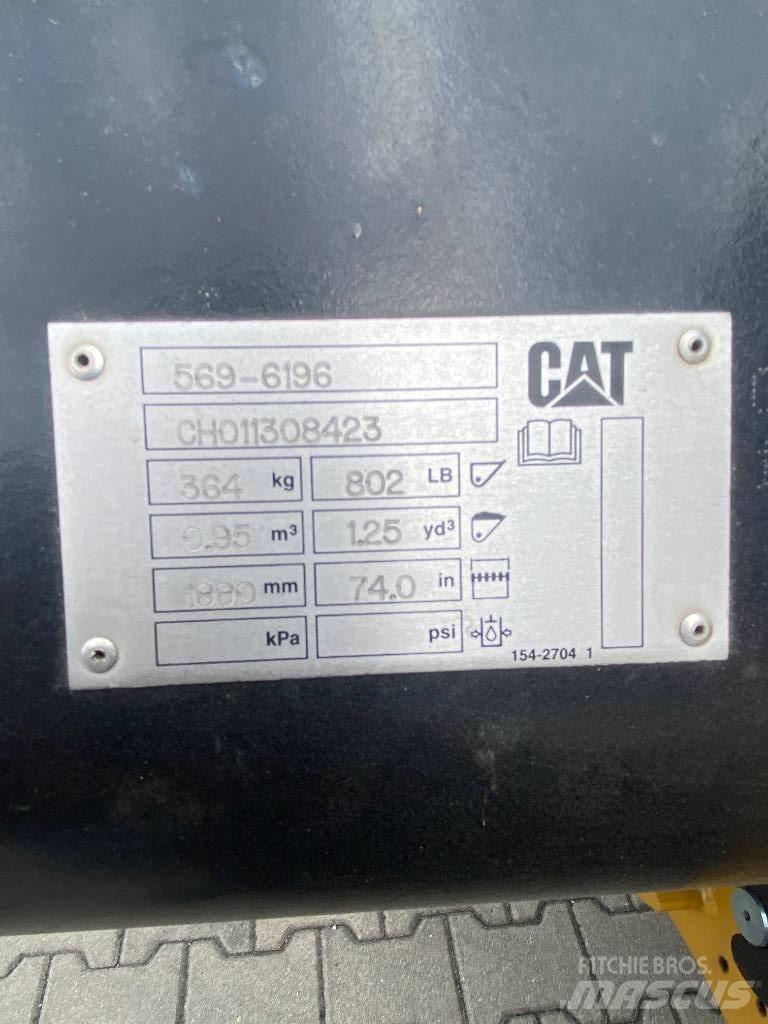 CAT 906 Wheel Loaders