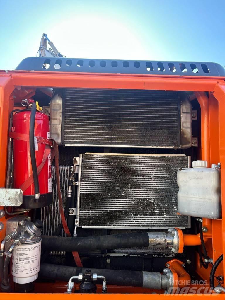 Doosan DX 210 W Wheeled Excavators