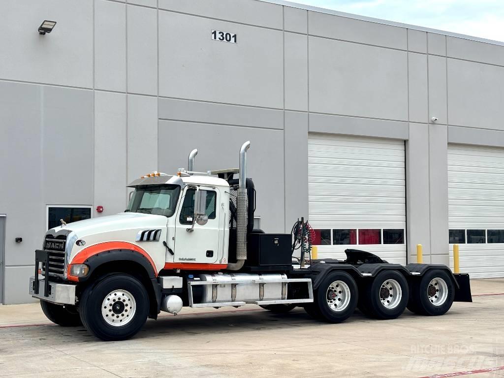 Mack GU 713 Tow Trucks / Wreckers