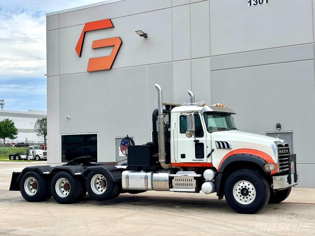 Mack GU 713 Tow Trucks / Wreckers