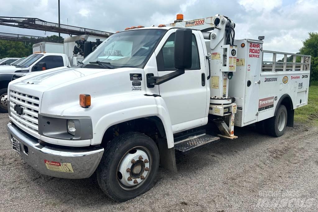 Chevrolet C5500 Crawler Cranes