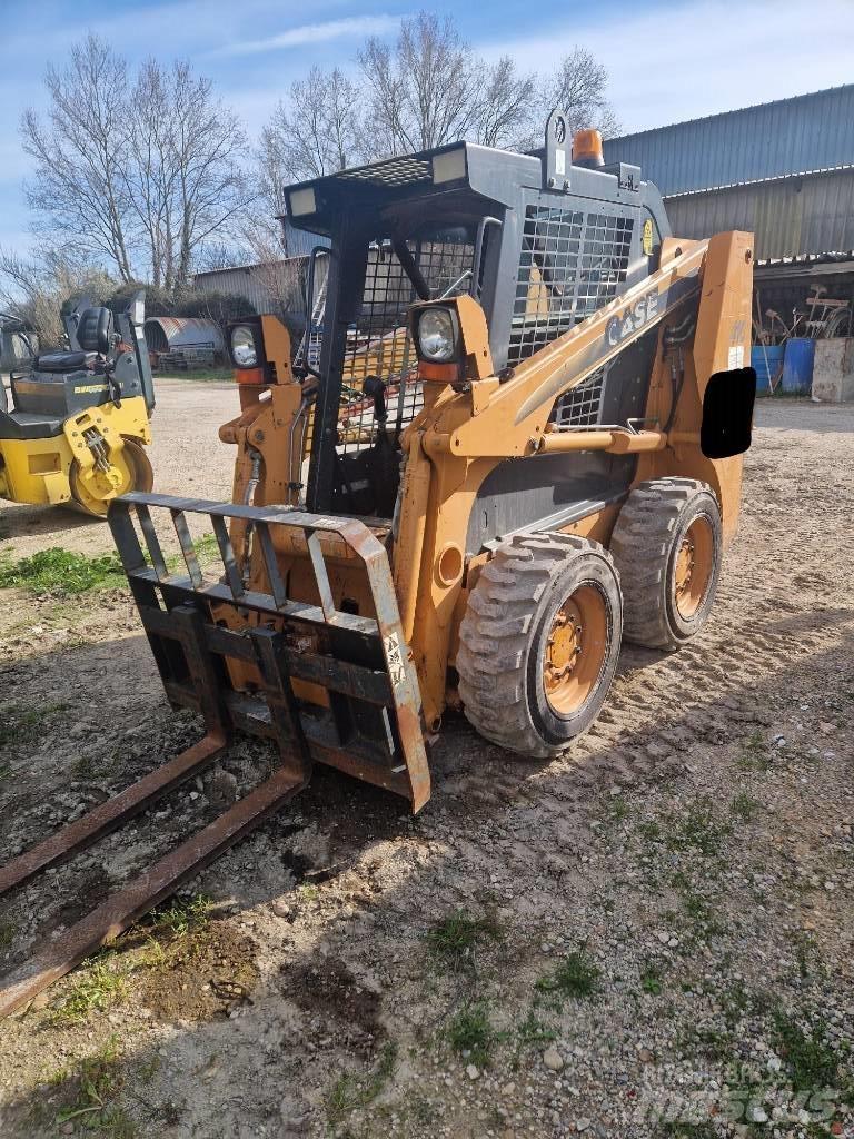 CASE 410 Skid Steer Loaders