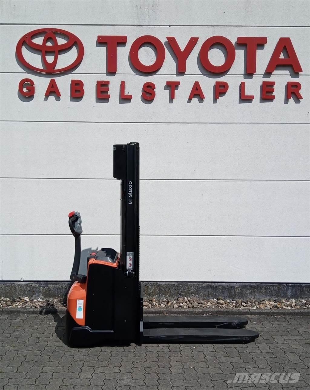 Toyota SWE140L Self Propelled Stackers
