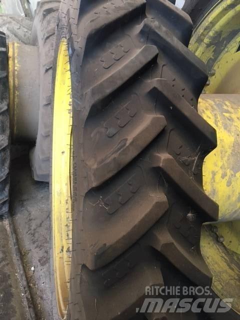 John Deere 6820 Tires, wheels and rims