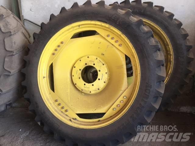 John Deere 6820 Tires, wheels and rims