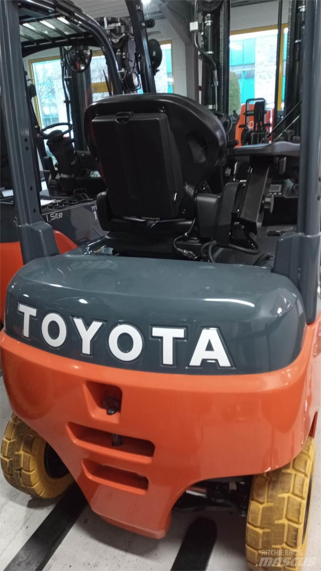 Toyota 8FBMK20T Electric Forklifts