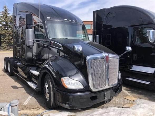 Kenworth T680 Conventional Trucks / Tractor Trucks