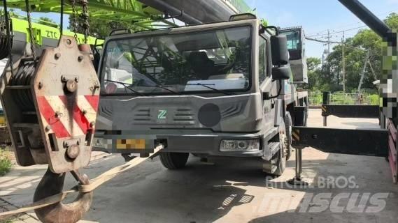 Zoomlion ZTC 500 H5 Mobile and all terrain cranes