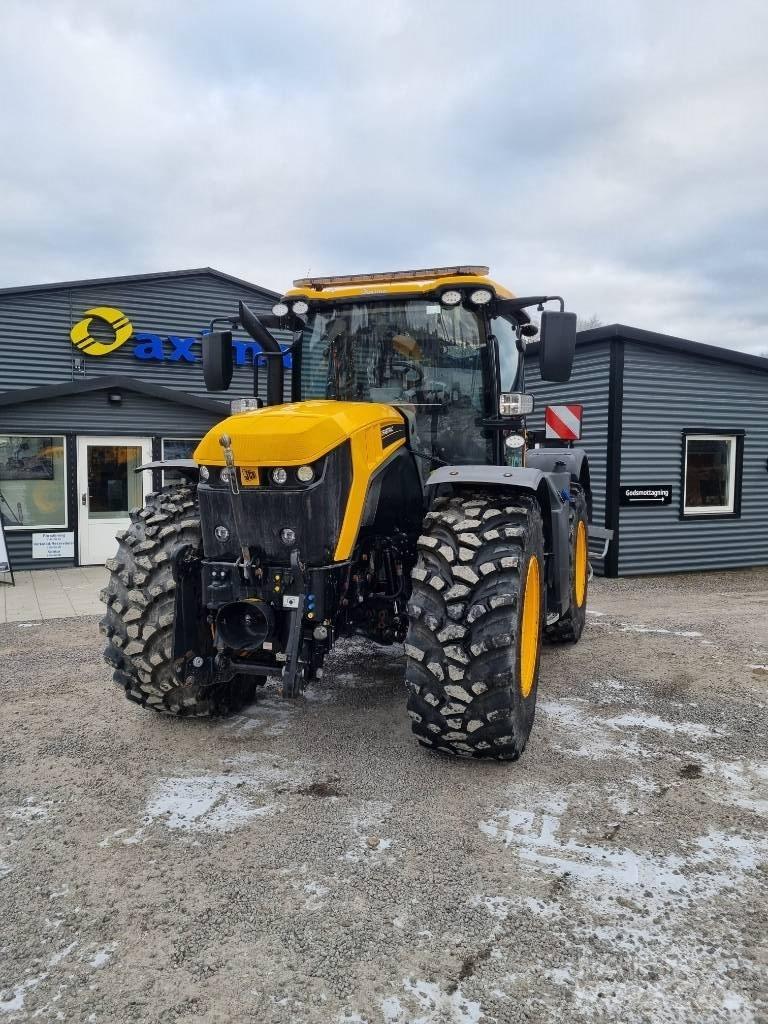 JCB Fastrac 4220 Tractors