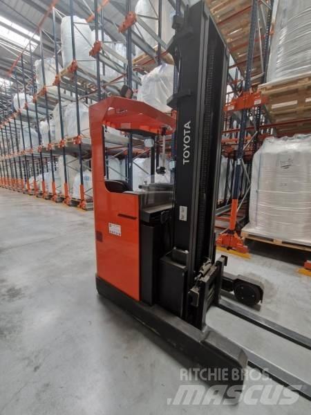 Toyota 7FBRE14N Self Propelled Stackers