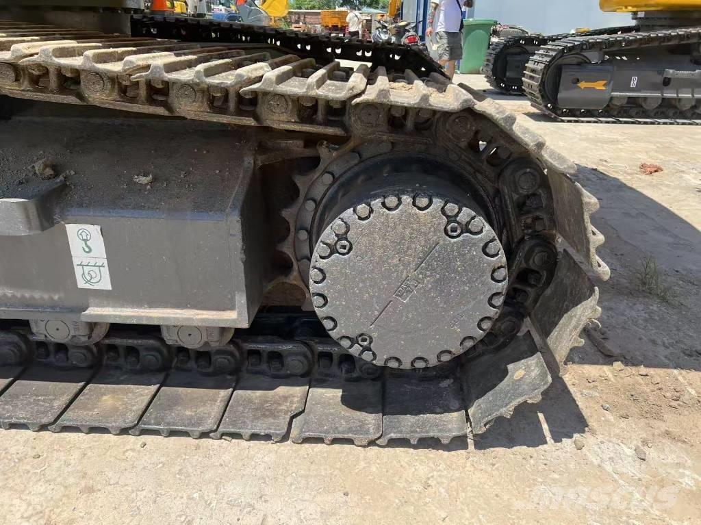 Komatsu 220 Crawler Excavators