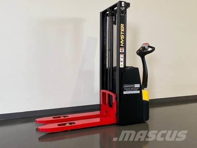 Hyster S1.2E Self Propelled Stackers