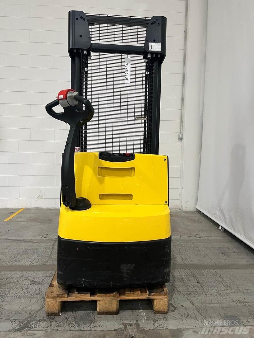 Hyster S1.2 Pedestrian stacker