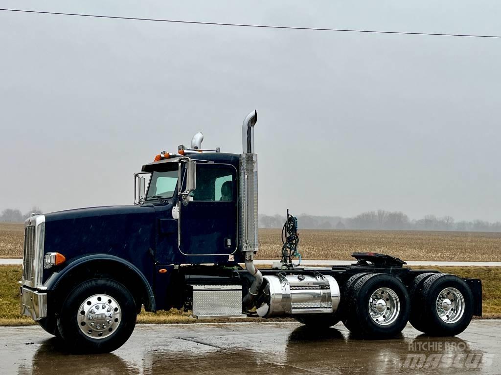 Peterbilt 367 Conventional Trucks / Tractor Trucks