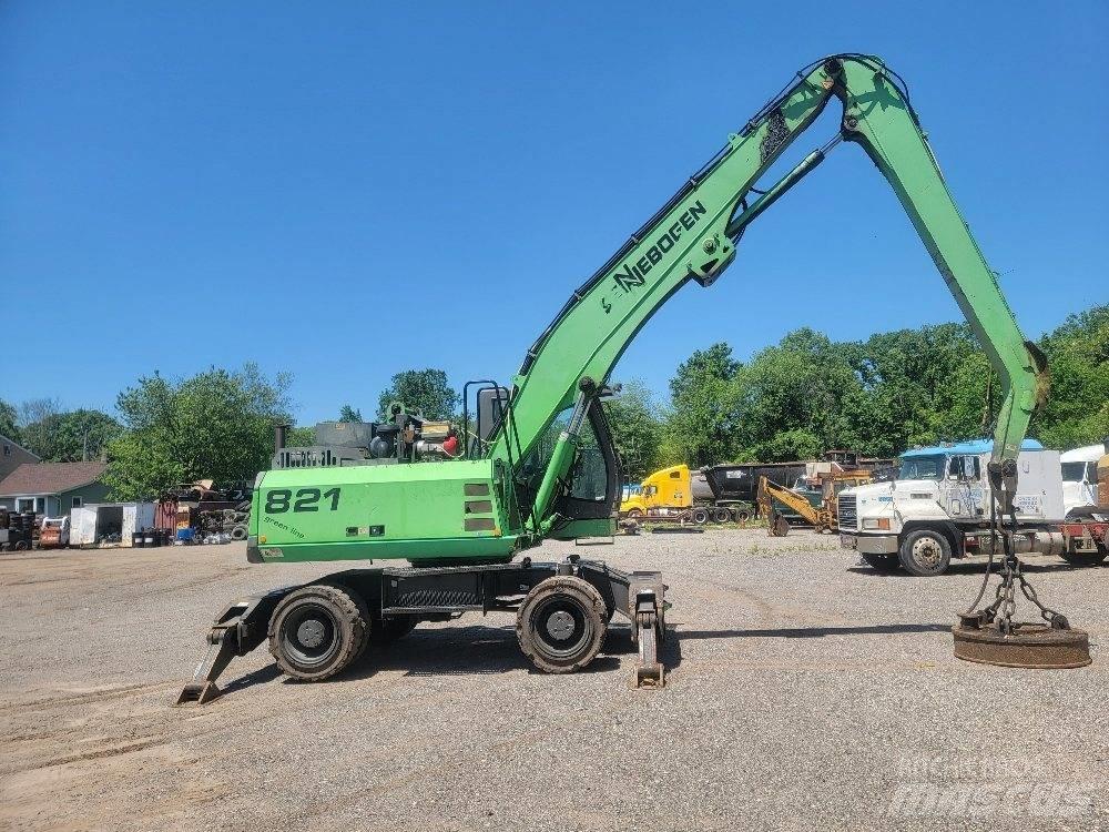 Sennebogen 821 Waste / Industry Handlers