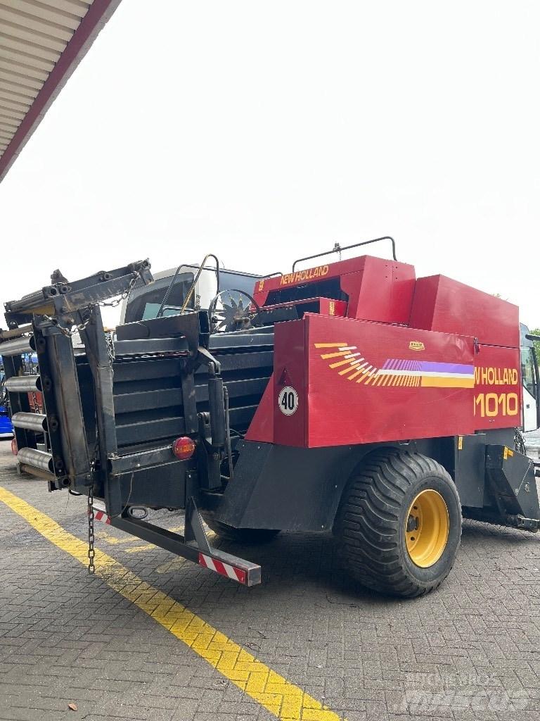 New Holland D 1010 Square Balers