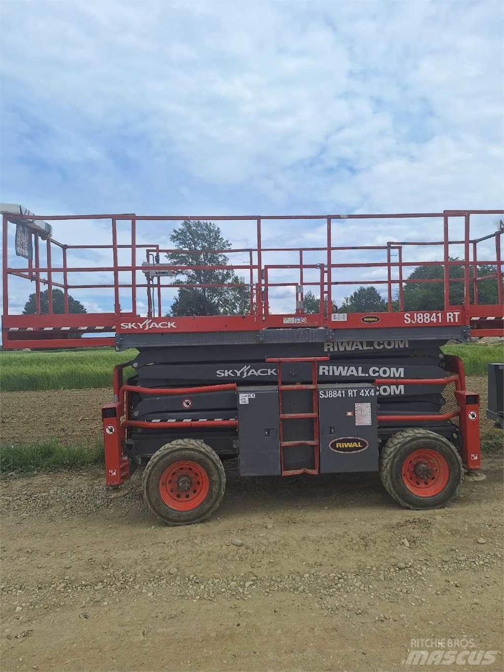 SkyJack 8841RT Scissor Lifts