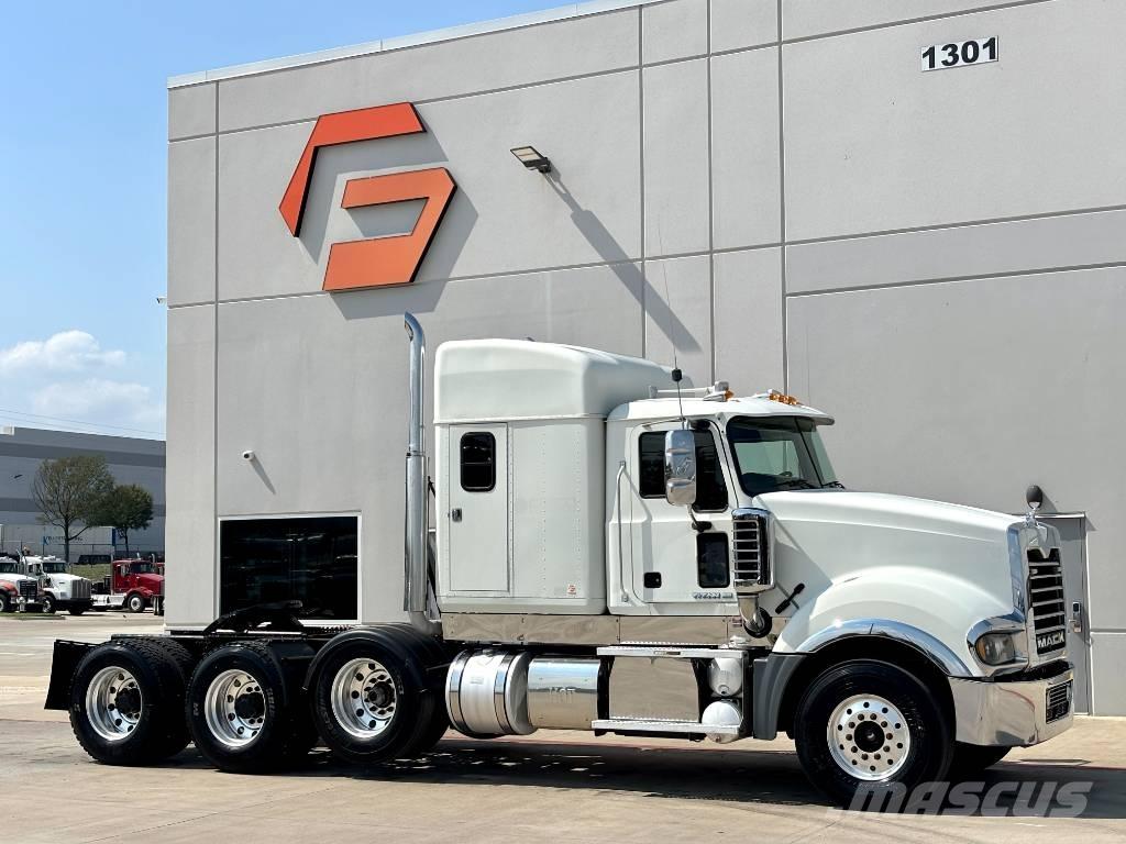 Mack Titan TD 713 Conventional Trucks / Tractor Trucks