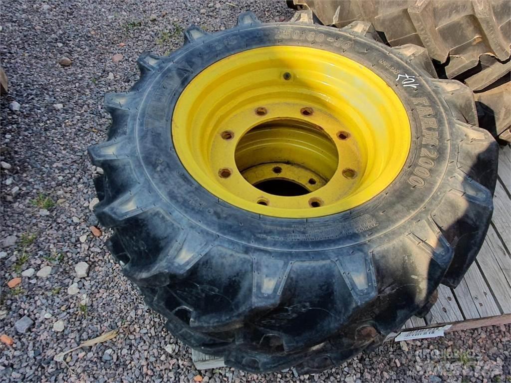 BKT 250/80-16 x2 Tires, wheels and rims