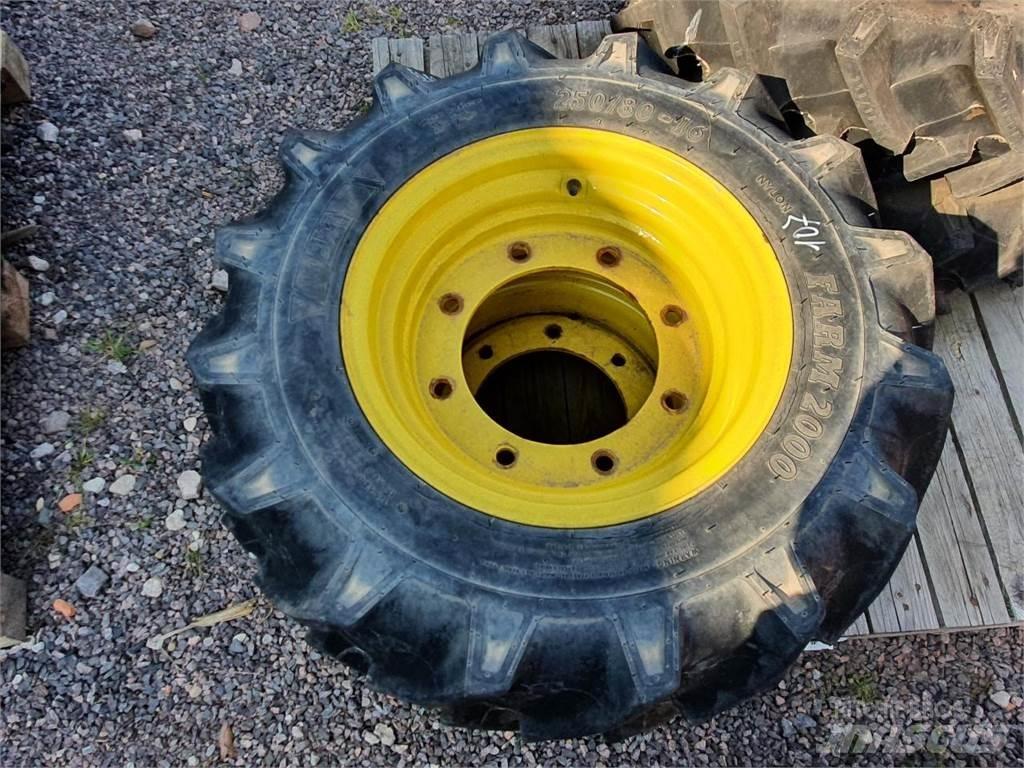 BKT 250/80-16 x2 Tires, wheels and rims