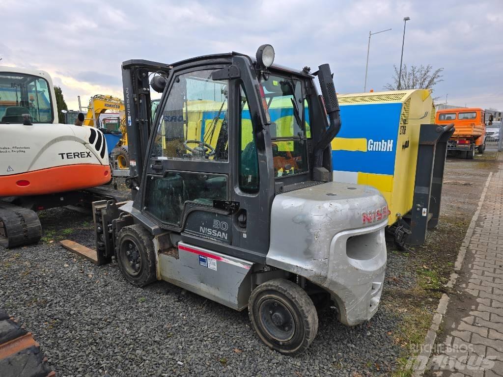 Nissan 30 YG1D2A30Q Diesel Forklifts