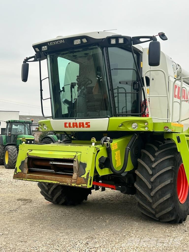 CLAAS Lexion 530 Combine Harvesters