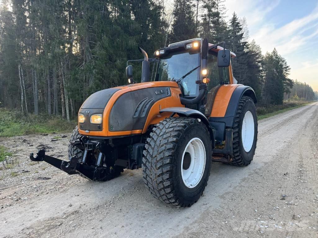 Valtra T 202 Versu Tractors