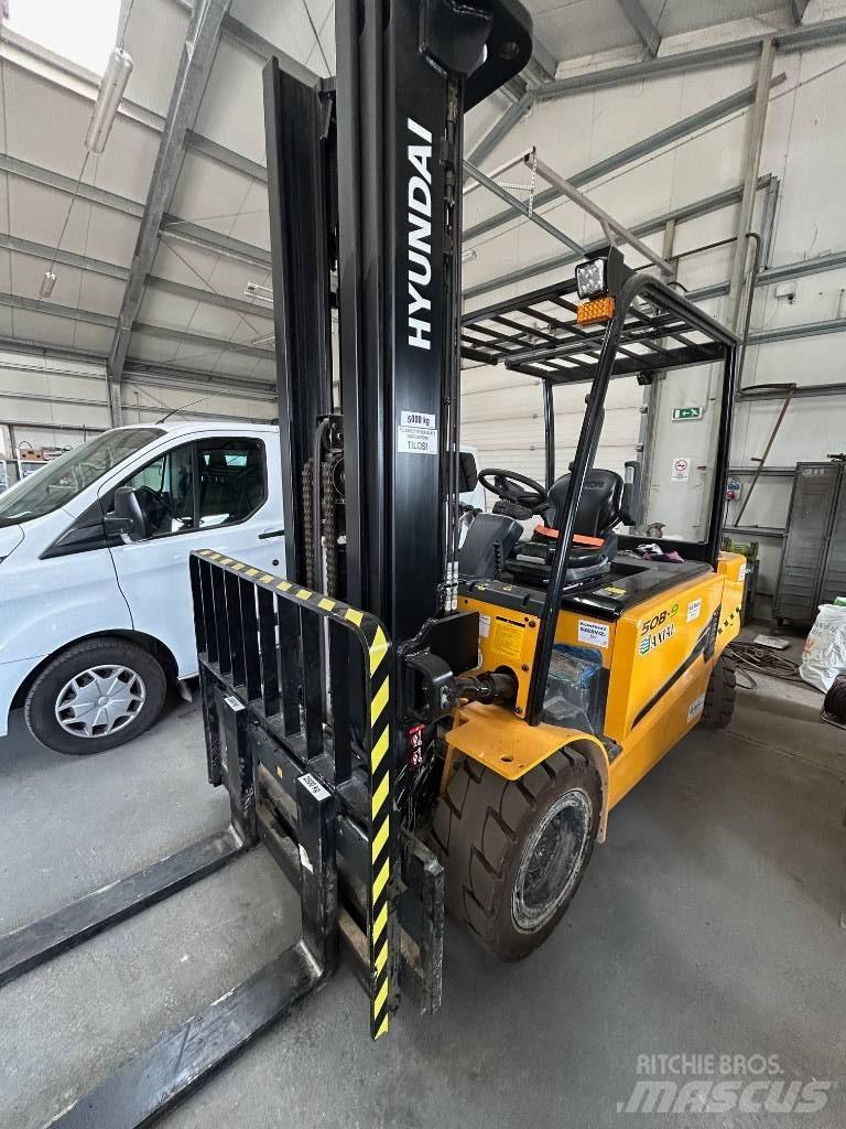 Hyundai Genuine Electric Forklifts