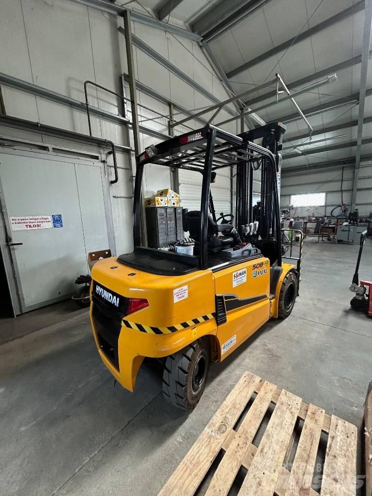 Hyundai Genuine Electric Forklifts