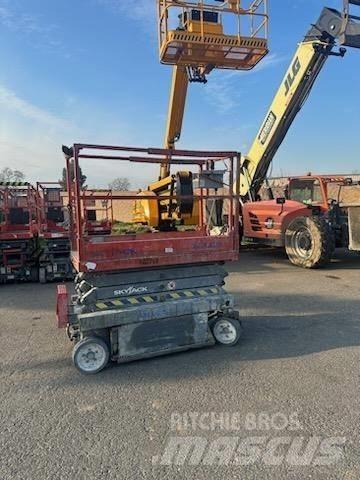 SkyJack SJIII3219 Scissor Lifts