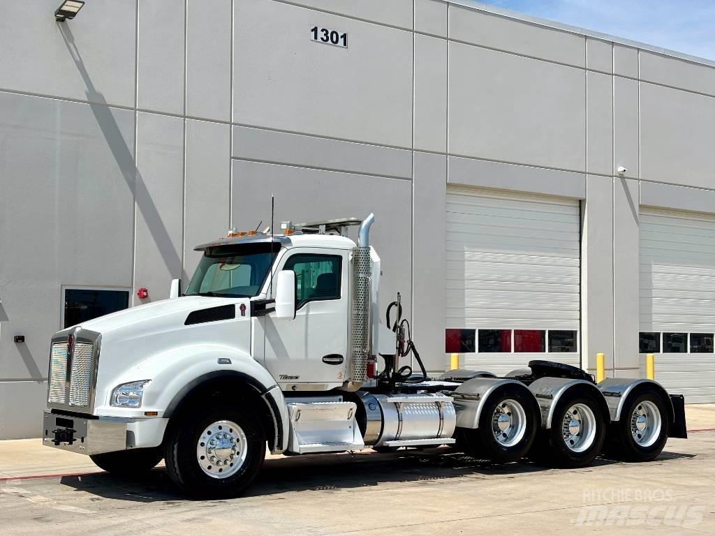 Kenworth T 880 Conventional Trucks / Tractor Trucks