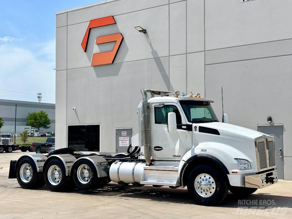 Kenworth T 880 Conventional Trucks / Tractor Trucks