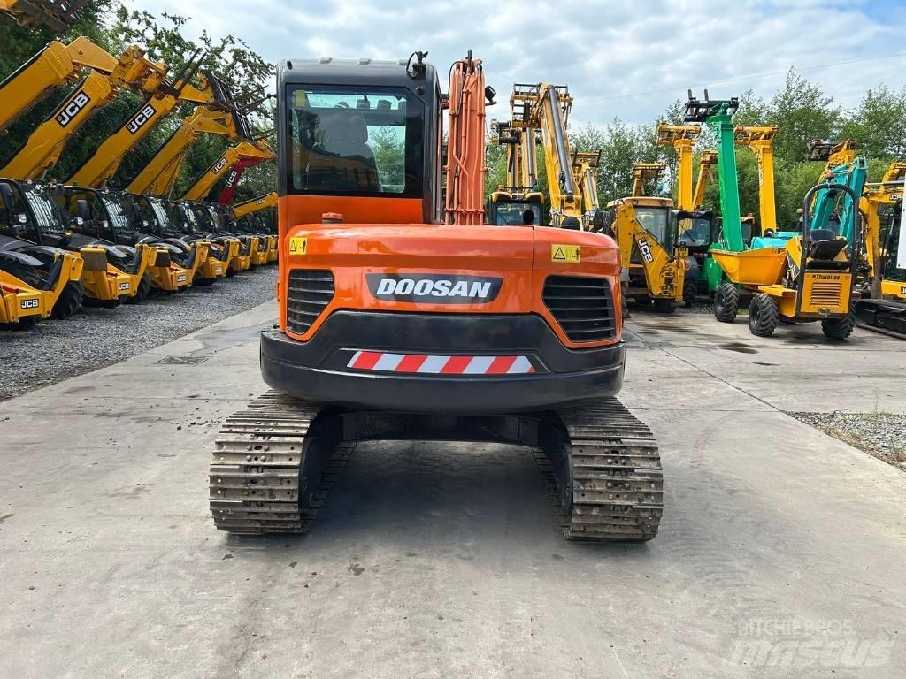 Doosan DX 80 R Mini excavators  7t - 12t