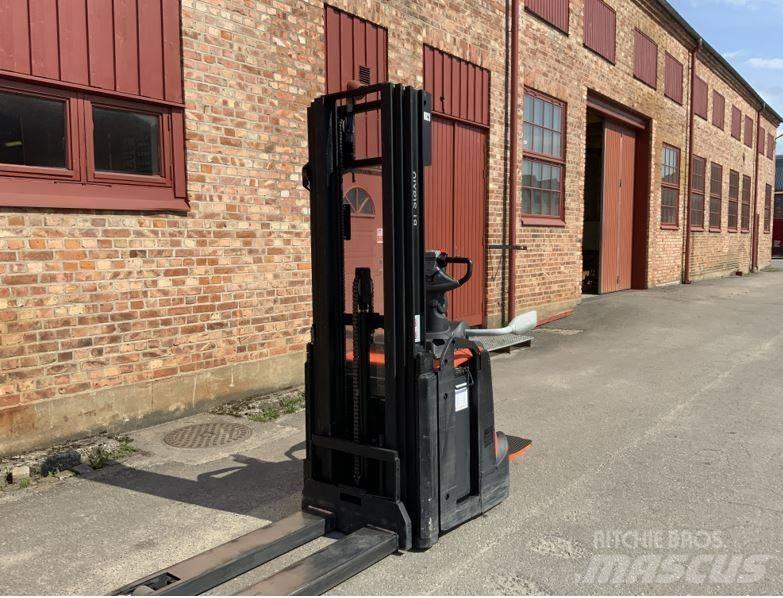 Toyota SPE 120 L Pedestrian stacker