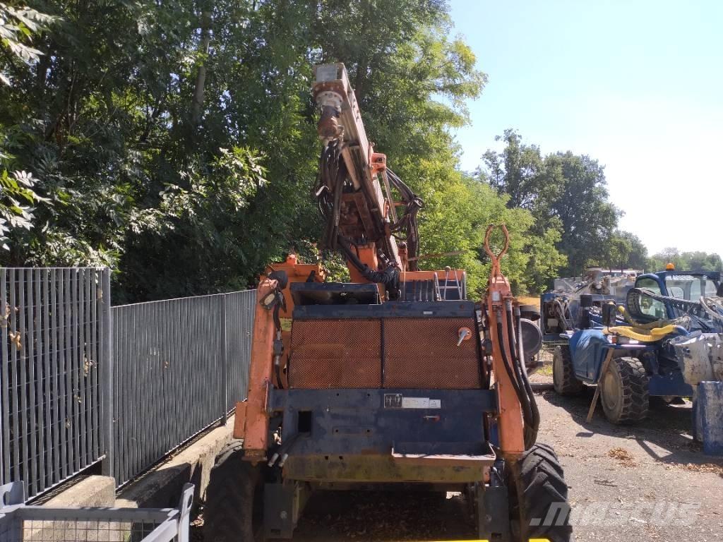 Tamrock COMMANDO 300 Surface drill rigs