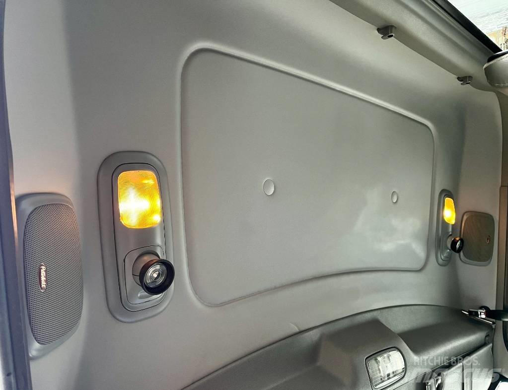 Peterbilt 365 Conventional Trucks / Tractor Trucks