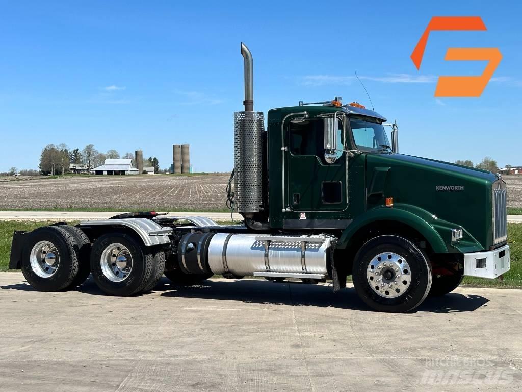 Kenworth T800 Conventional Trucks / Tractor Trucks