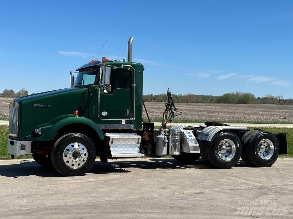 Kenworth T800 Conventional Trucks / Tractor Trucks